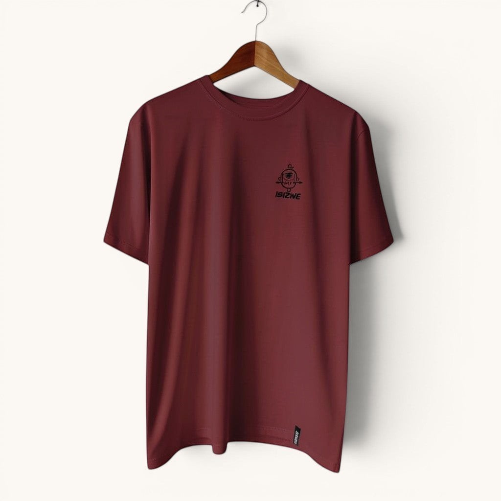 Camiseta ISIZWE de algodón burdeos con estampado gráfico de ojo y sombrero en la espalda.