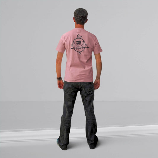 Camiseta ISIZWE rosa palo de manga corta con estampado gráfico de personaje urbano en la espalda. Algodón.