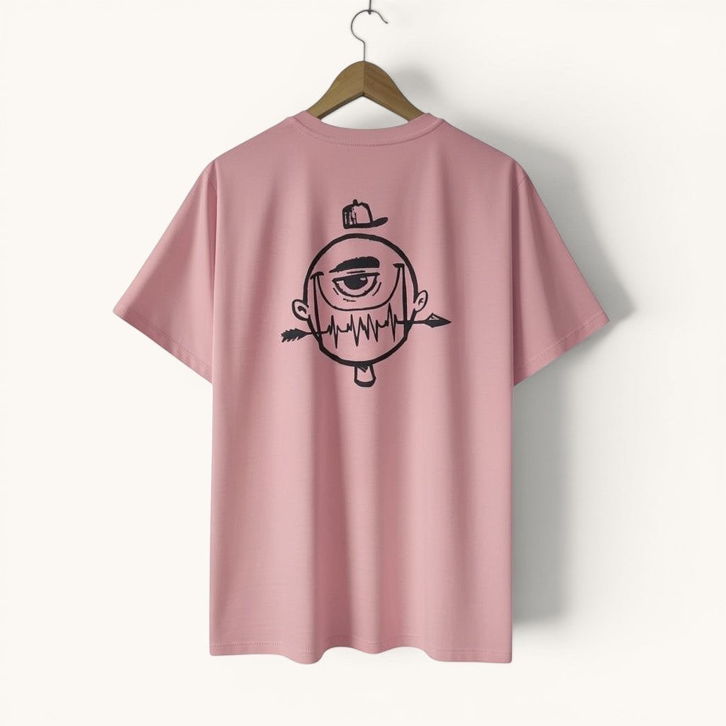 Camiseta ISIZWE rosa palo de manga corta con gráfico urbano en la espalda. Tejido suave y transpirable.
