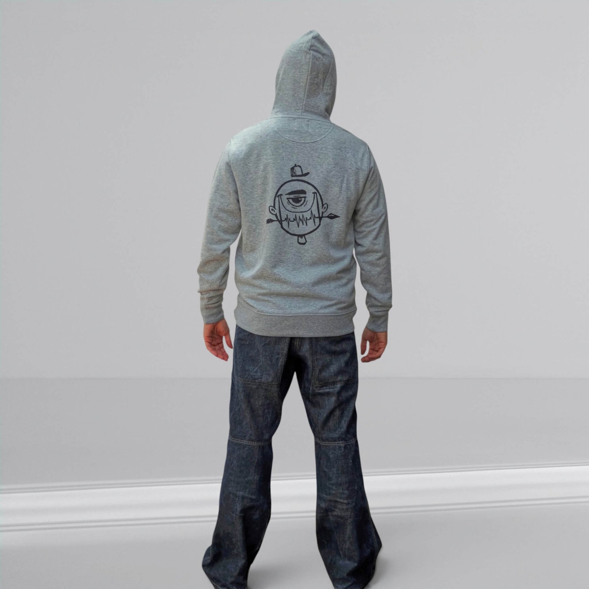 Sudadera ISIZWE gris de algodón con capucha y estampado gráfico de personaje en la espalda.